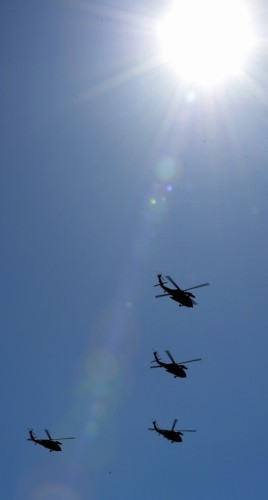 Cụm máy bay trực thăng UH-60J Nhật Bản tham gia Lễ duyệt binh